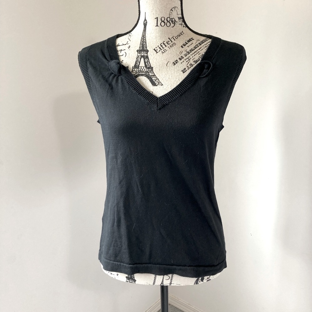 Black V-Neck Sleeveless Sweater Top, Size L